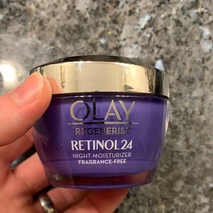 OLAY Regenerist Retinol 24 Night Moisturizer - Silver and Purple